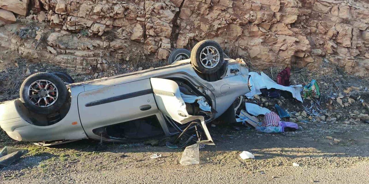 Adıyaman’da otomobil devrildi: 3 kişi yaralandı