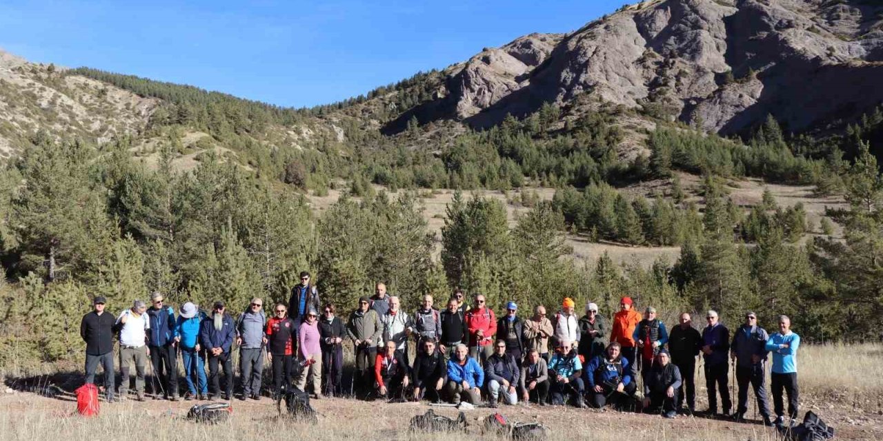 Erzurum'da "Öğretmenler Günü" için 15 kilometrelik yürüyüş