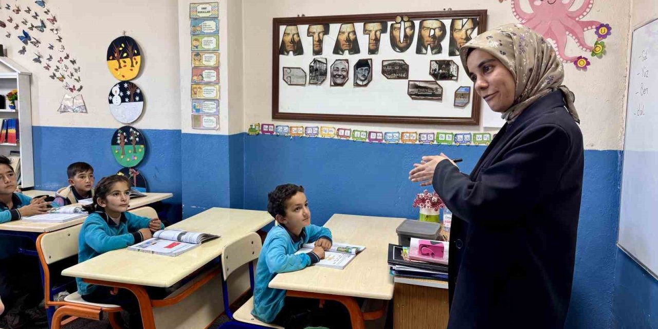 Ağrı'da dört öğretmen, köy çocuklarının geleceğini omuzlarında taşıyor