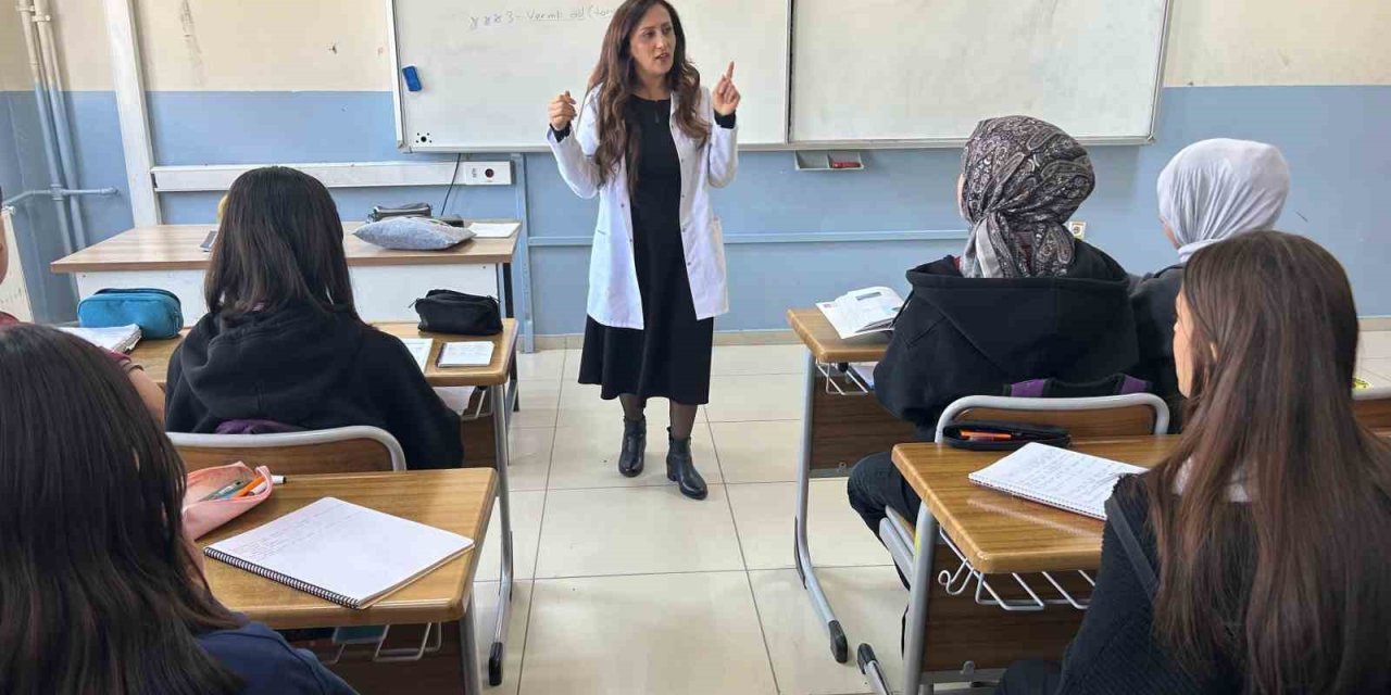 Van'da Koreceyi kendi çabasıyla öğrenen Vanlı öğretmen ilham oluyor