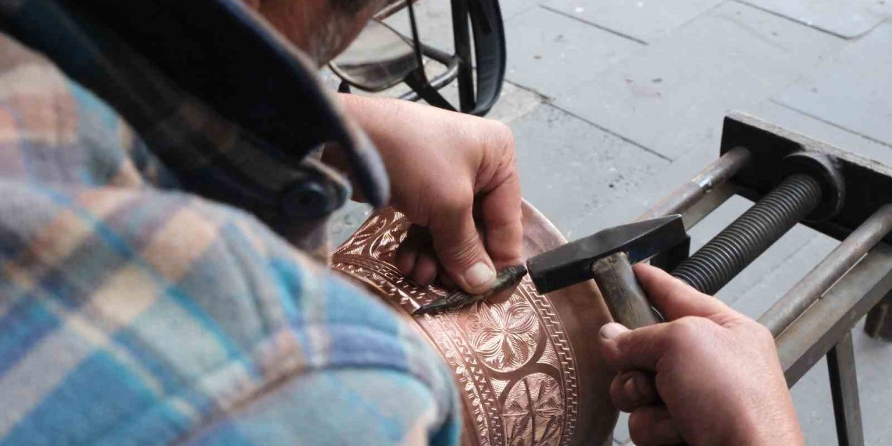 43 yıllık bakır ustası mesleğin sona ermesinden korkuyor