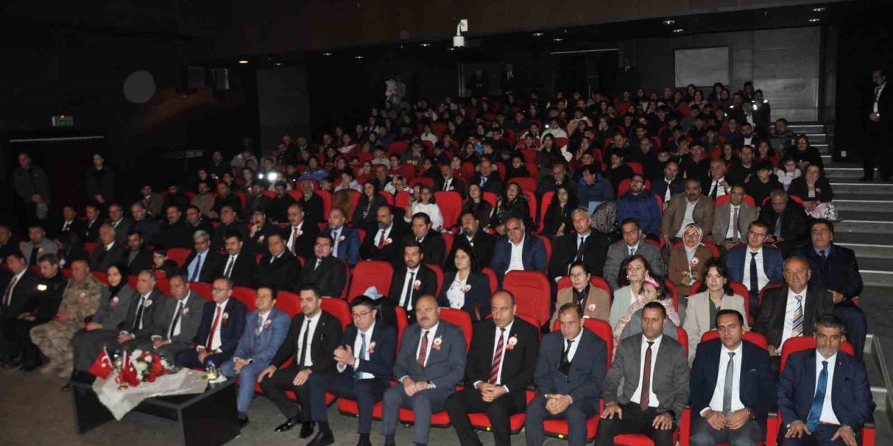 Kars’ta Öğretmenler Günü kutlandı