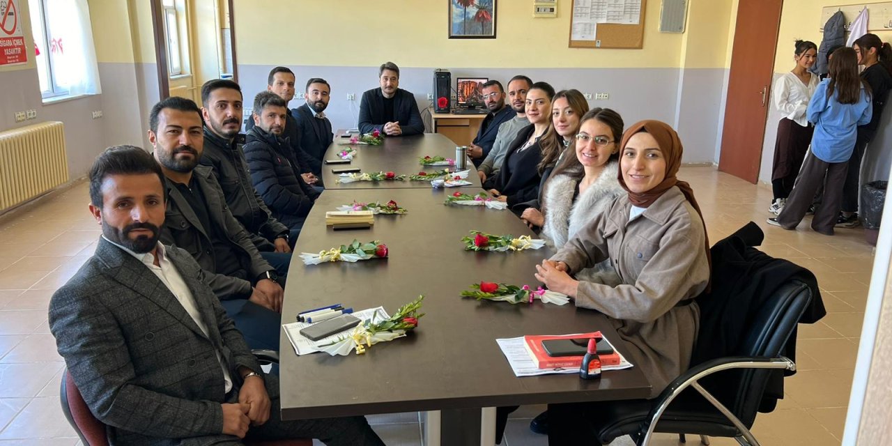 Yüksekova'da “Hatıran Yeter” temalı Öğretmenler Günü ziyareti