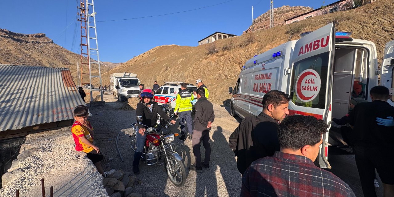 Derecik’te trafik kazası: 2 kişi yaralandı