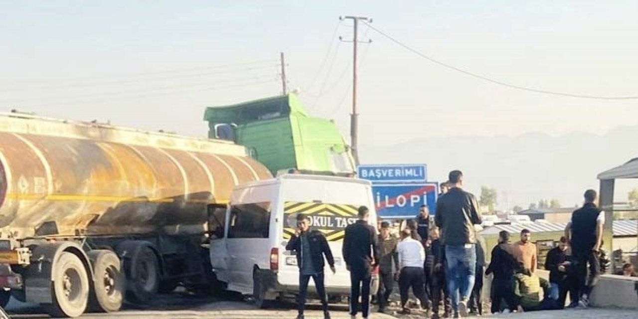 Silopi'de okul servisi tankerle çarpıştı: 13’ü öğrenci 14 yaralı