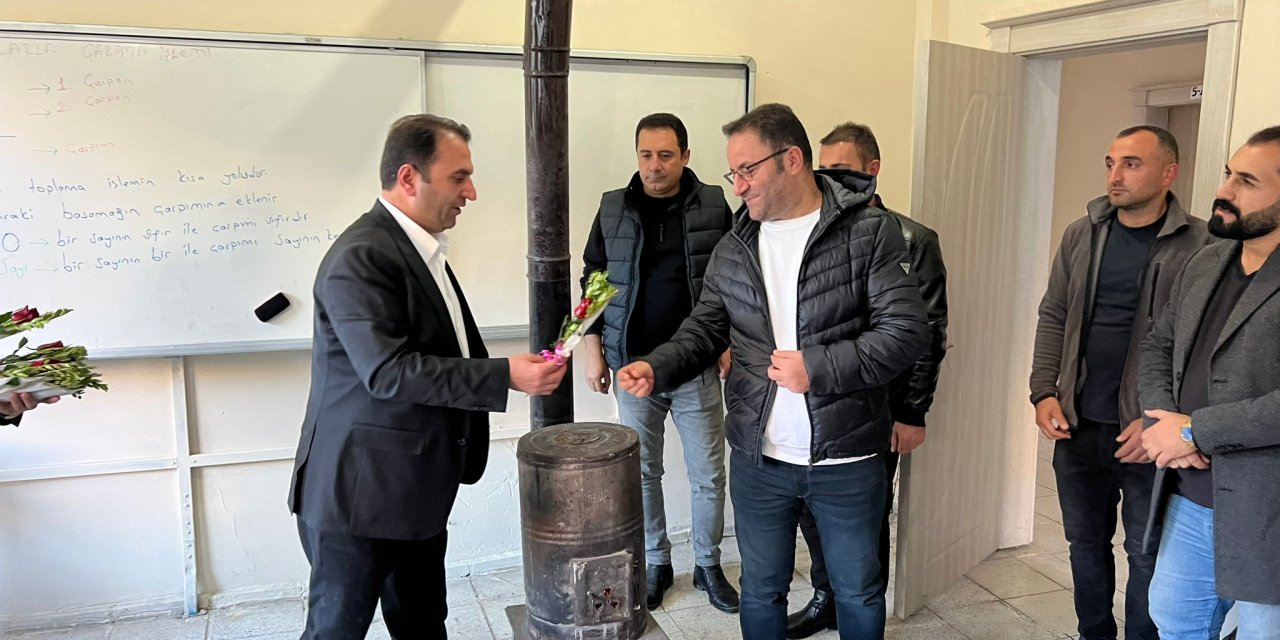 Fuat Usta’dan Dağlıca ve Yeşiltaş’ta öğretmenlere pasta ve tatlı ikramı