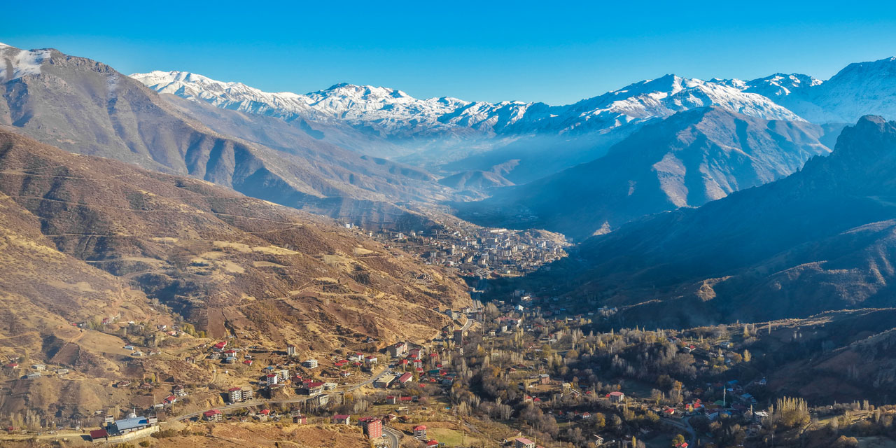 Şemdinli’de sonbaharın son anları havadan görüntülendi
