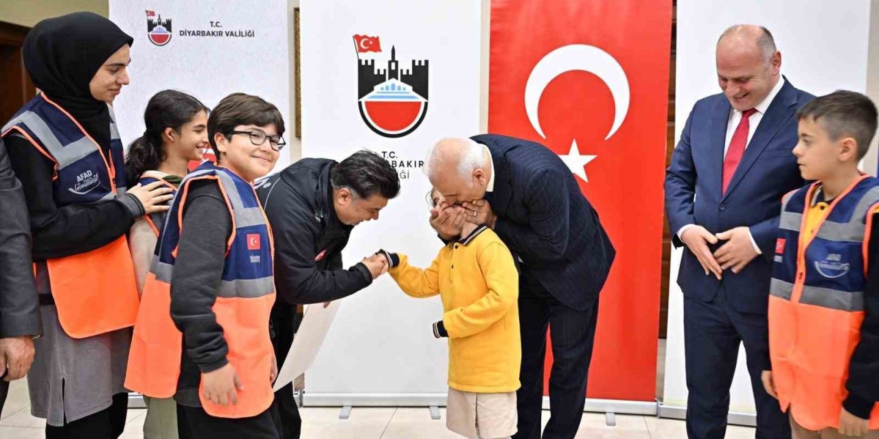 Diyarbakır’da Gazze için toplanan 24 milyon lira AFAD’a teslim edildi