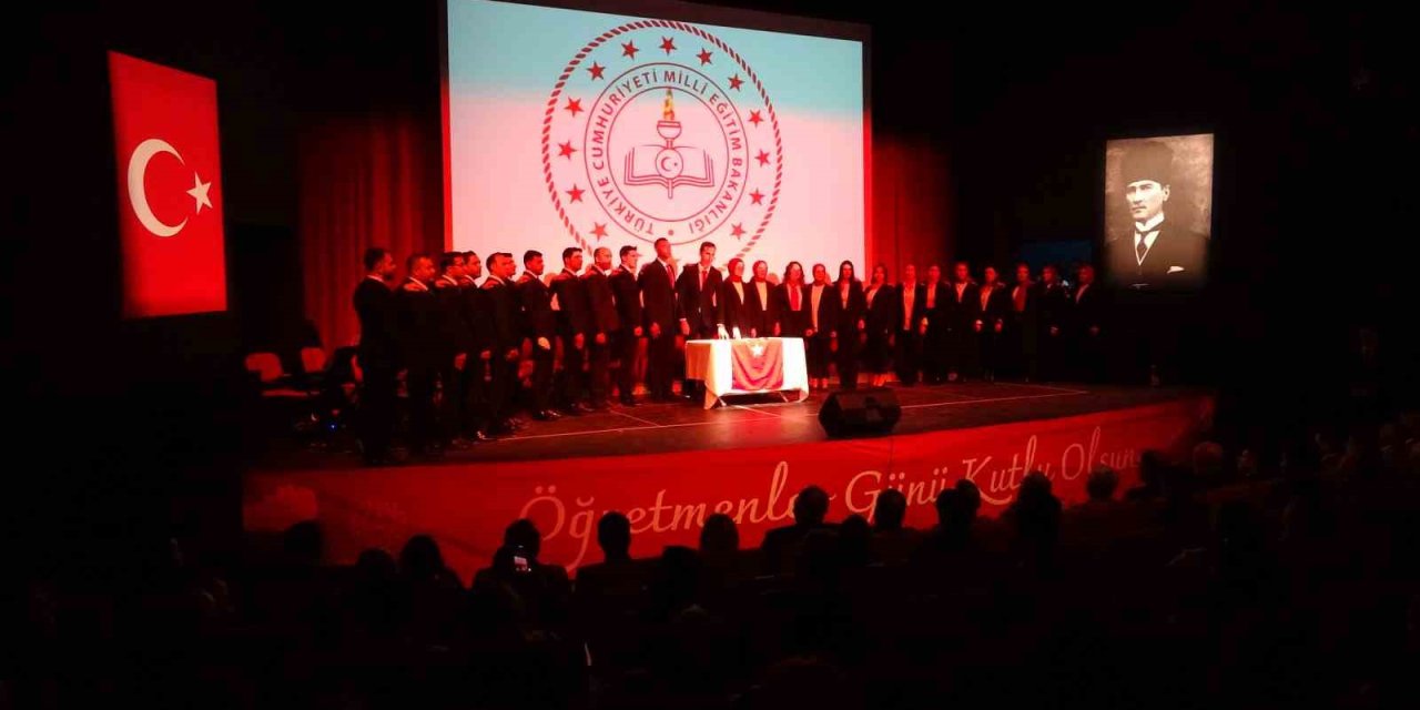 Van’da "24 Kasım Öğretmenler Günü" kutlandı