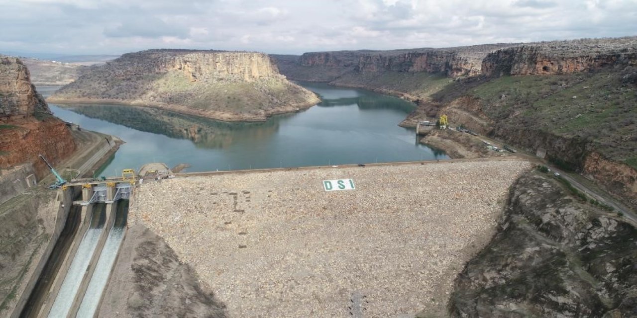 Diyarbakır'da 7 yıl önce baraj kapağı kırılmıştı, şimdi kapağa ulaşacak su yok