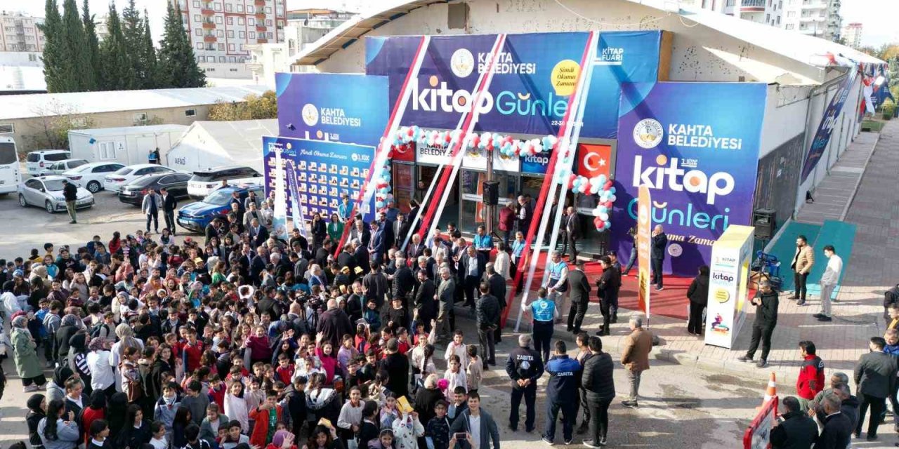 Adıyaman'ın Kahta ilçesinde ilk Kitap Fuarı açıldı