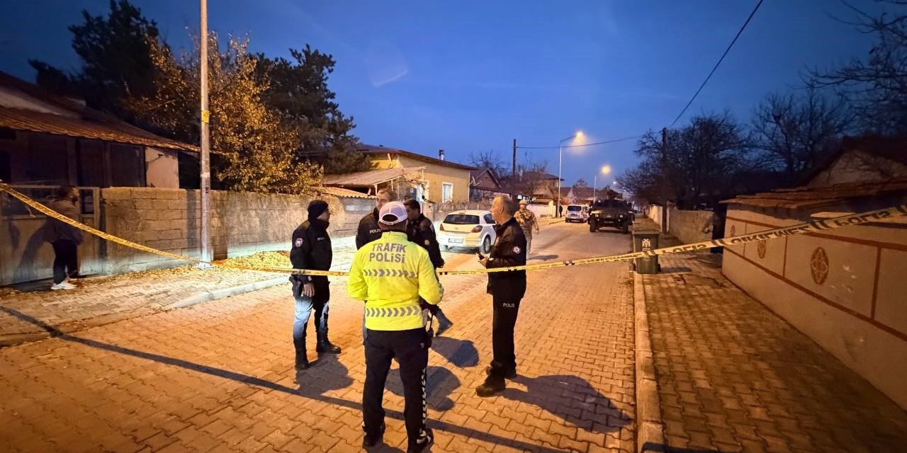 Erzincan’da bir evde baba ve oğlu silahla vurulmuş halde ölü bulundu