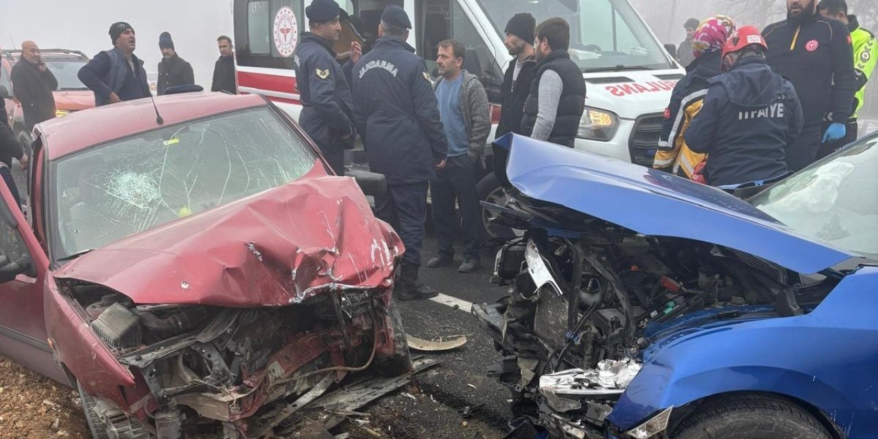 Malatya’da iki otomobil çarpıştı: 5 kişi yaralandı