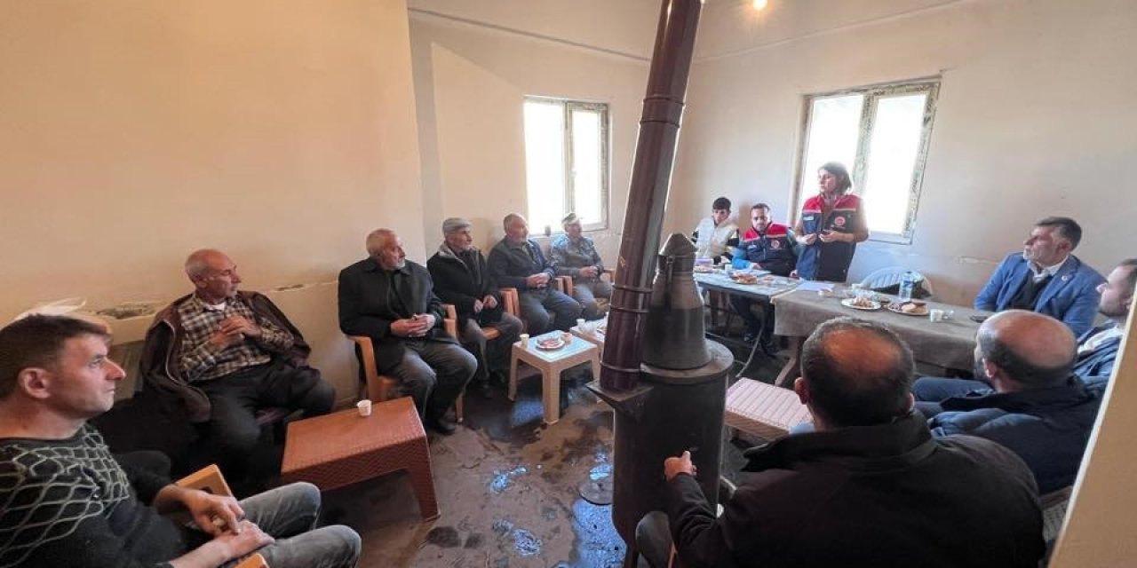 Kars’ta buzağı kayıplarının önüne geçmek için üreticilere eğitim veriliyor