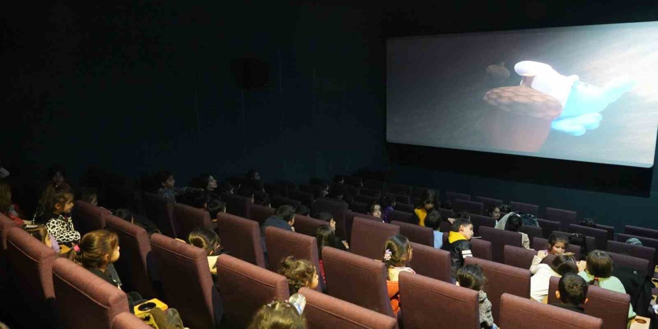 Kadınlar için film gösterimi