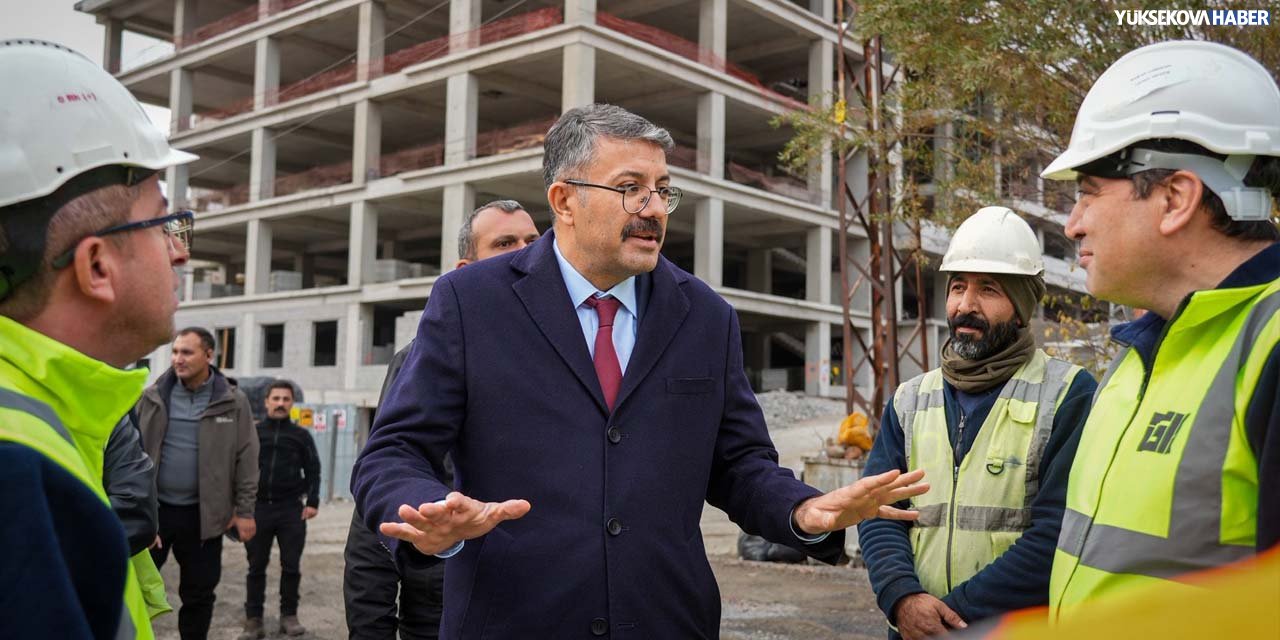 Vali Çelik, kadın doğum ve çocuk hastanesi inşaatındaki çalışmaları inceledi