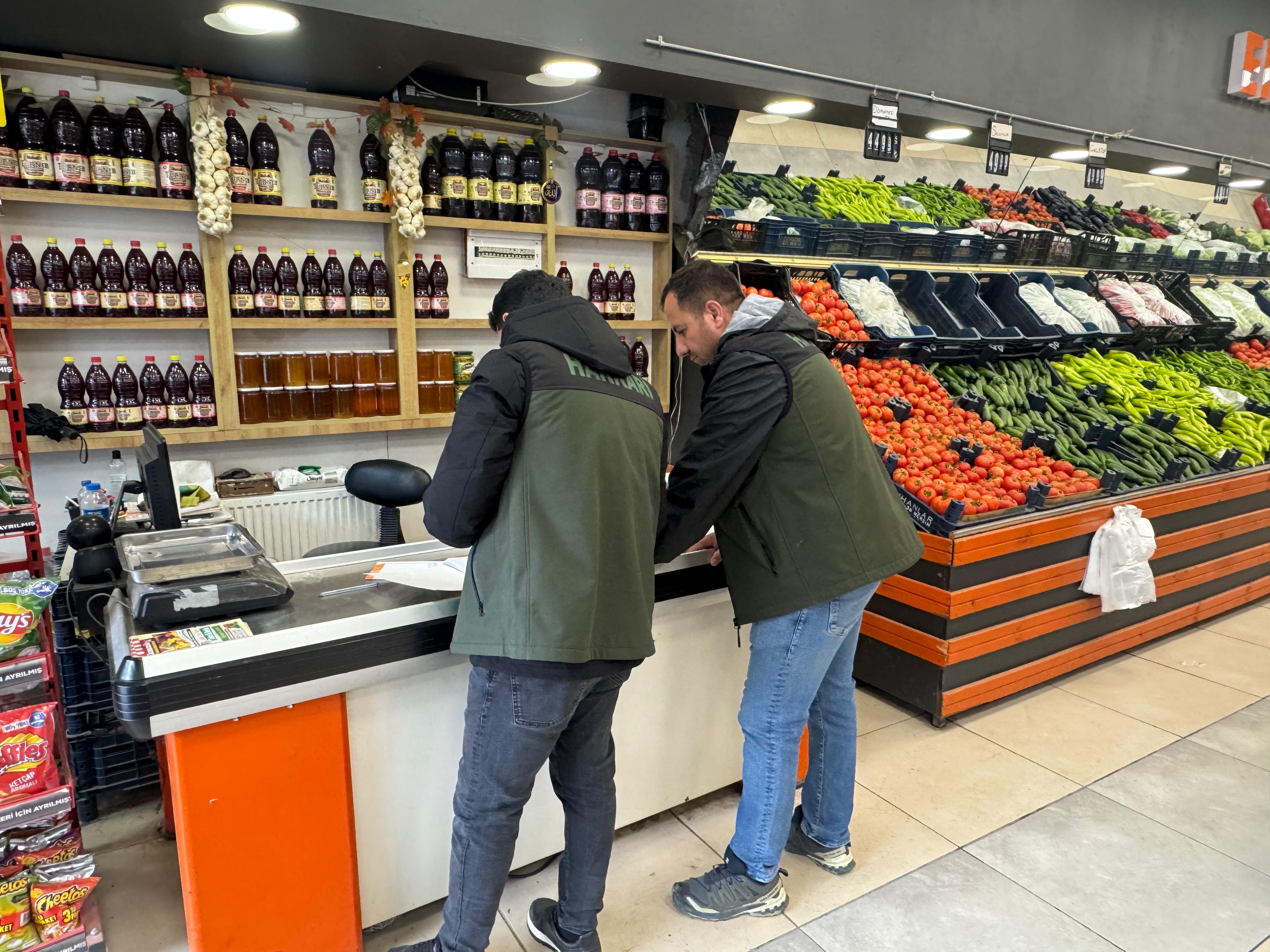 Yüksekova’da gıda işletmelerine karekod ve işletme belgesi denetimi