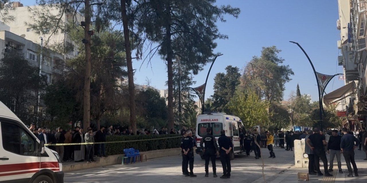 Mardin'in Kızıltepe ilçesinde kuyumcular arasında çıkan kavgada 3 kişi yaralandı