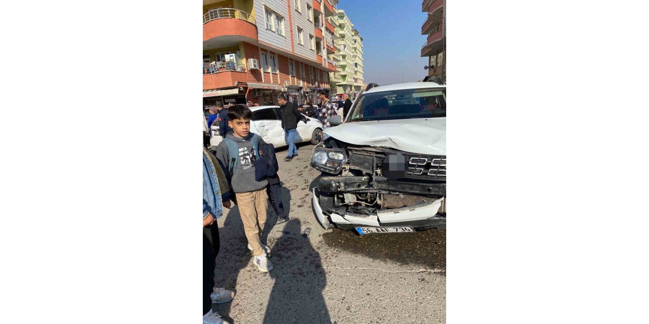 Siirt’te iki otomobil çarpıştı: 1 kişi yaralandı