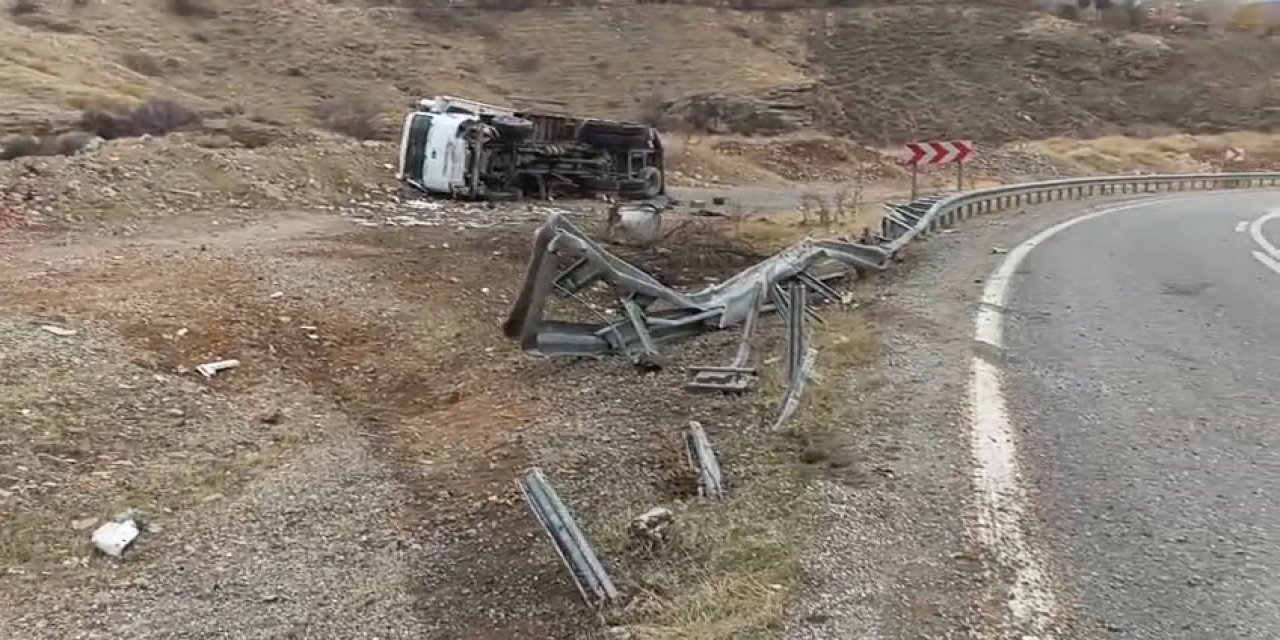 Elazığ’da kamyon devrildi: 1 kişi yaralandı