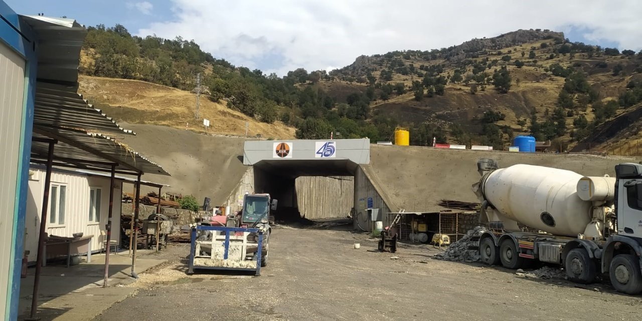 Şırnak-Van yolunda çalışmalar hızlandı