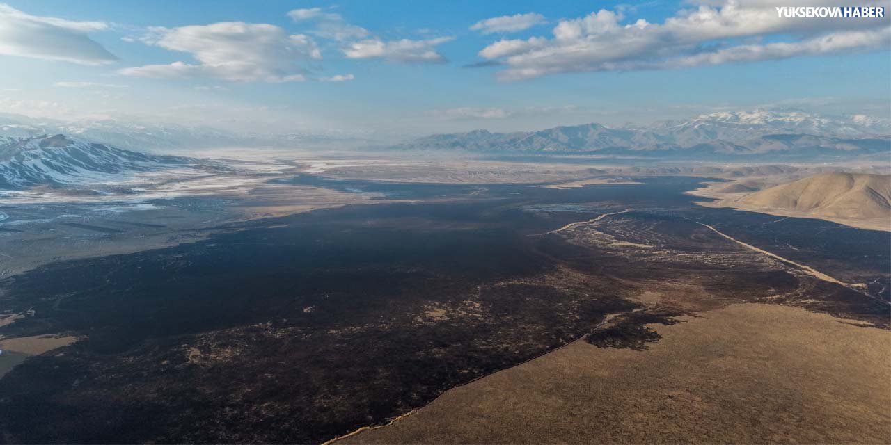 Nehil sazlığındaki yangının boyutu havadan görüntülendi