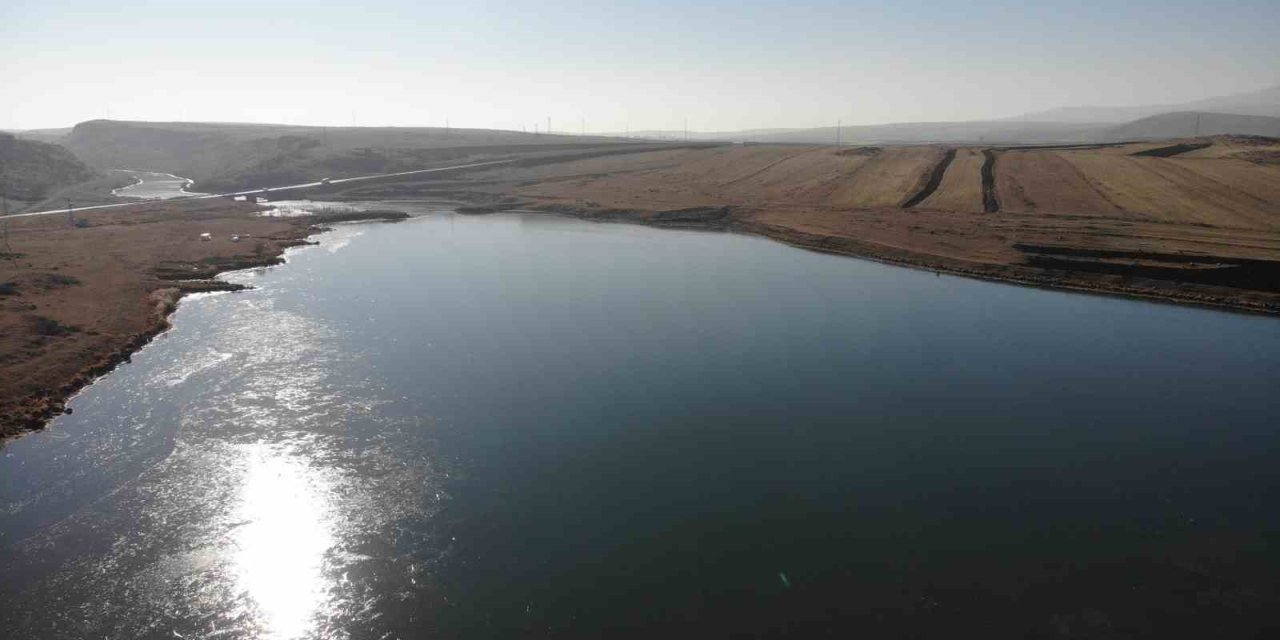 Çıldır Gölü kısmen dondu