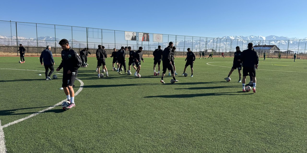 Yüksekova Belediye Spor Durankaya maçı için hazırlıklarını sürdürüyor