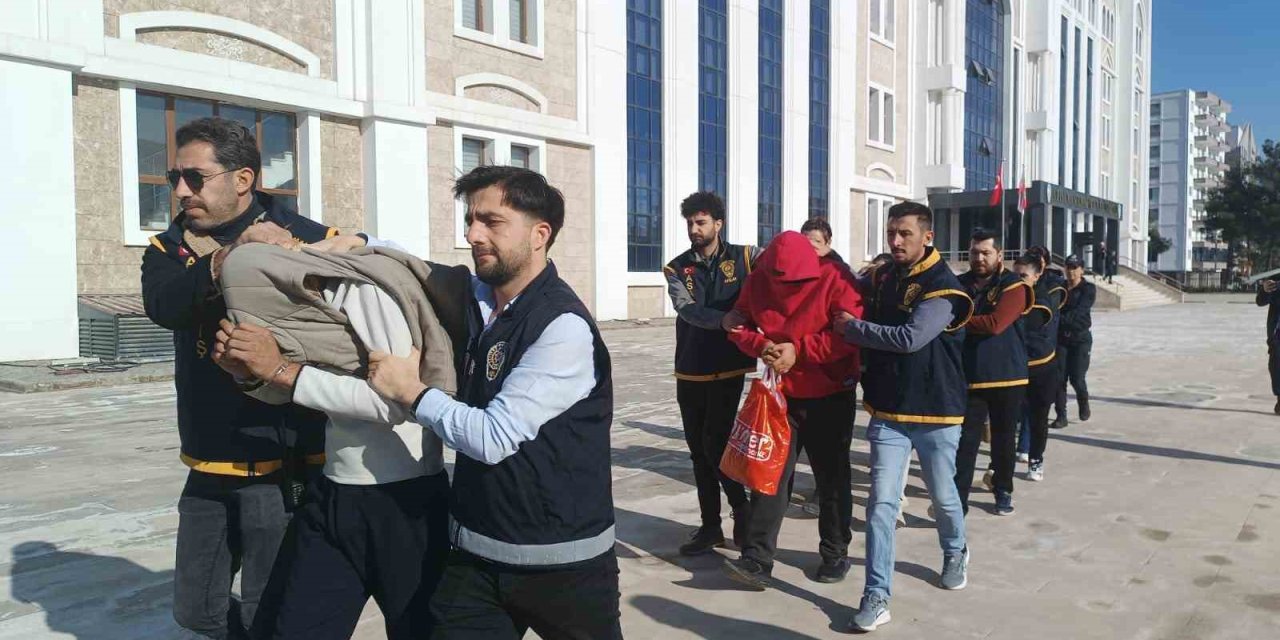 Masaj salonlarına fuhuş operasyonunda 6 şahıs tutuklandı