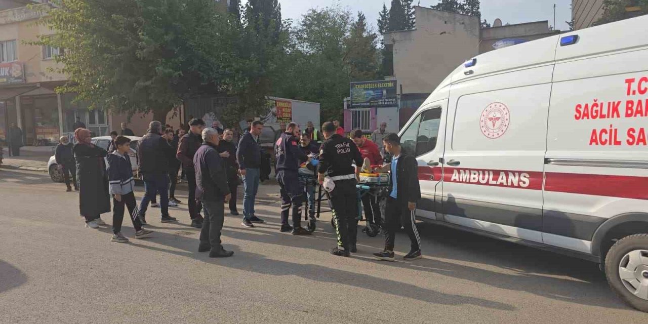Gaziantep'te yayaya yol veren minibüse çarpan motosikletli yaralandı