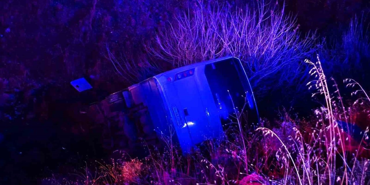 Siirt’te işçileri taşıyan otobüs devrildi: 17 kişi yaralandı