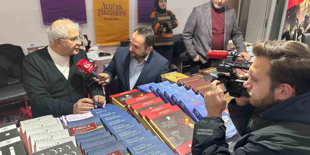 Prof. Dr. Hakan Kadıoğlu, Kitapseverlerle Erzurum’da bir araya geldi