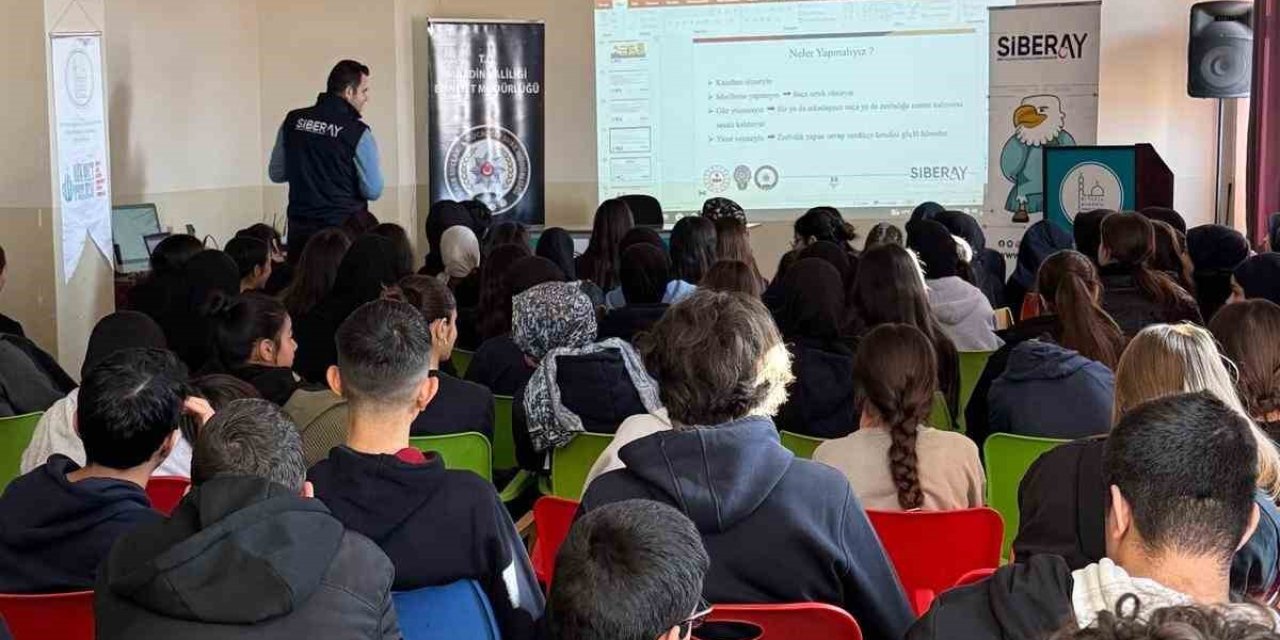 Mardin’de öğrenciler siberay projesi İÇİN bilgilendirildi