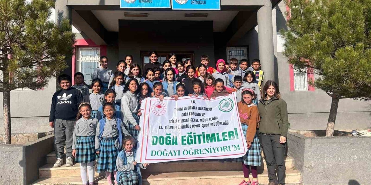 Iğdır’da öğrencilere bioçeşitlilik ve biyokaçakçılık eğitimi verildi