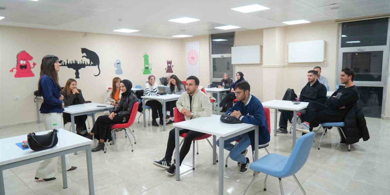 Muş’ta diksiyon ve spikerlik kursuna ilgi