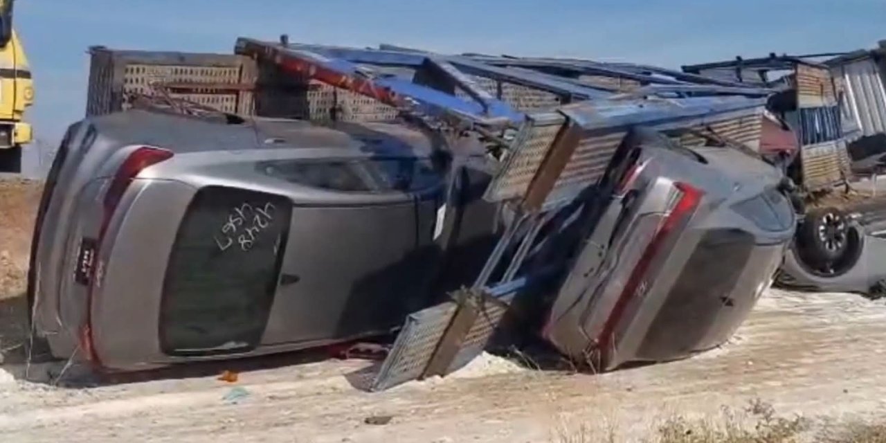 Şanlıurfa'da devrilen tırda bulunan milyonluk araçlar hasar gördü