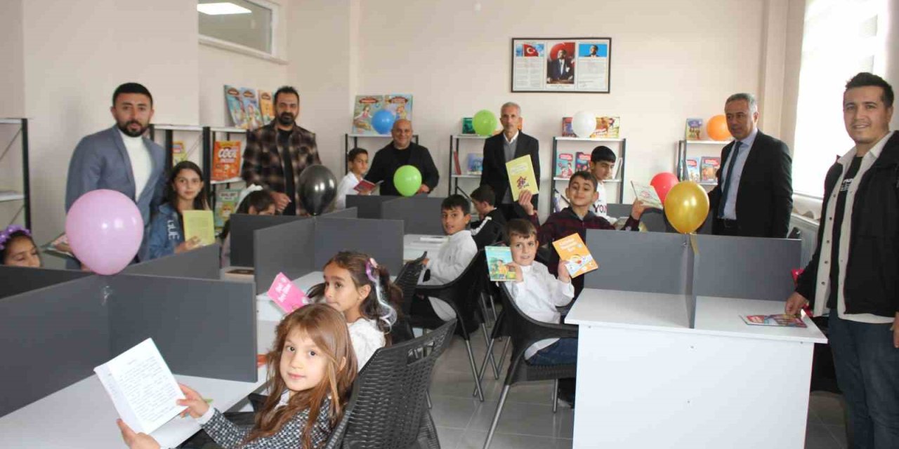 Malazgirt İlkokulu'na yeni kütüphane
