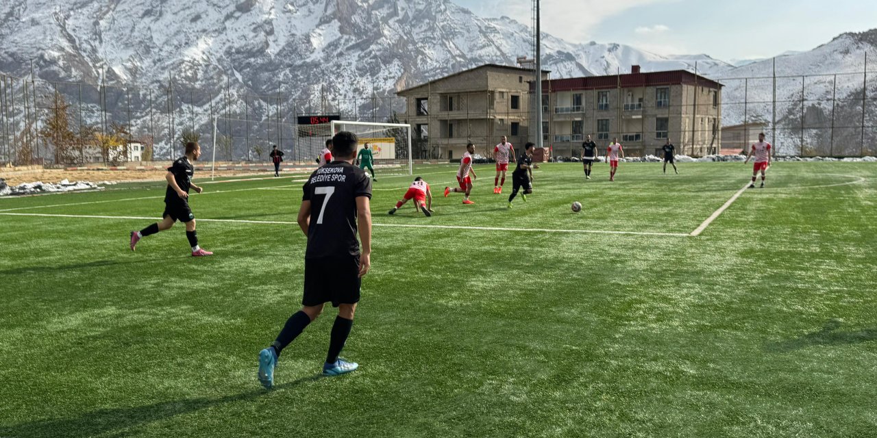 Yüksekova Belediyesi Spor ile Durankaya Belediye Spor maçı başladı