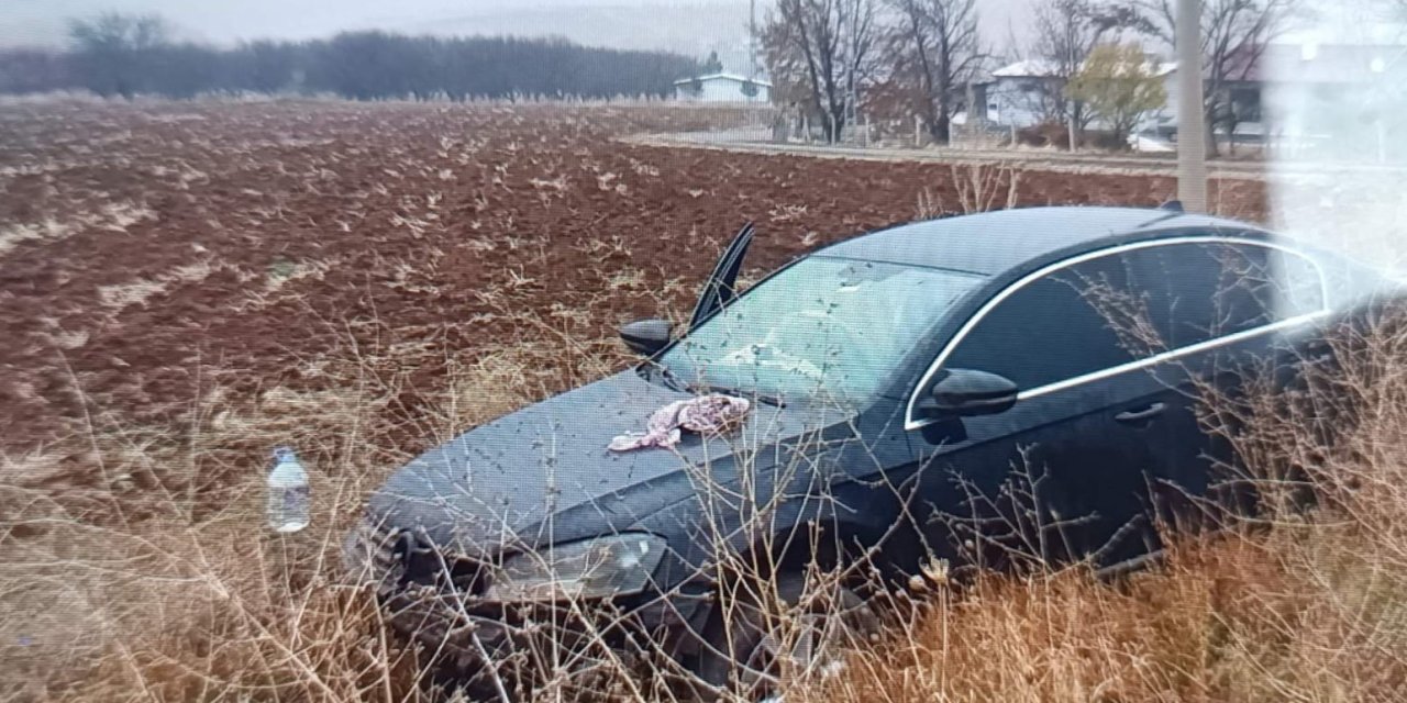 Malatya’da kontrolden çıkan otomobil tarlaya girdi: 4 kişi yaralandı