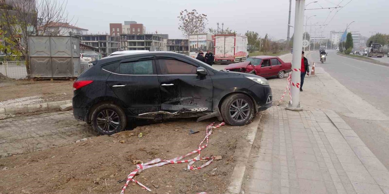 Malatya’da iki araç çarpıştı: 2 kişi yaralandı