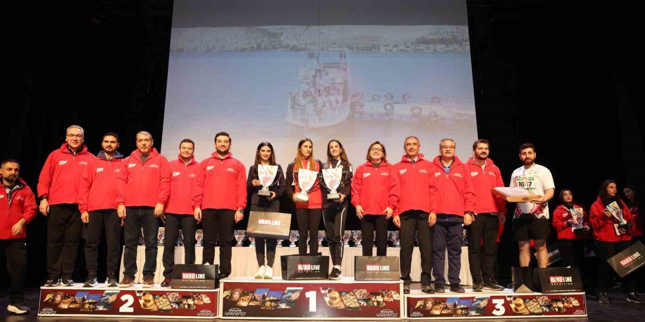 7. Gazi Yarı Maratonu’nda ödüller sahiplerine verildi