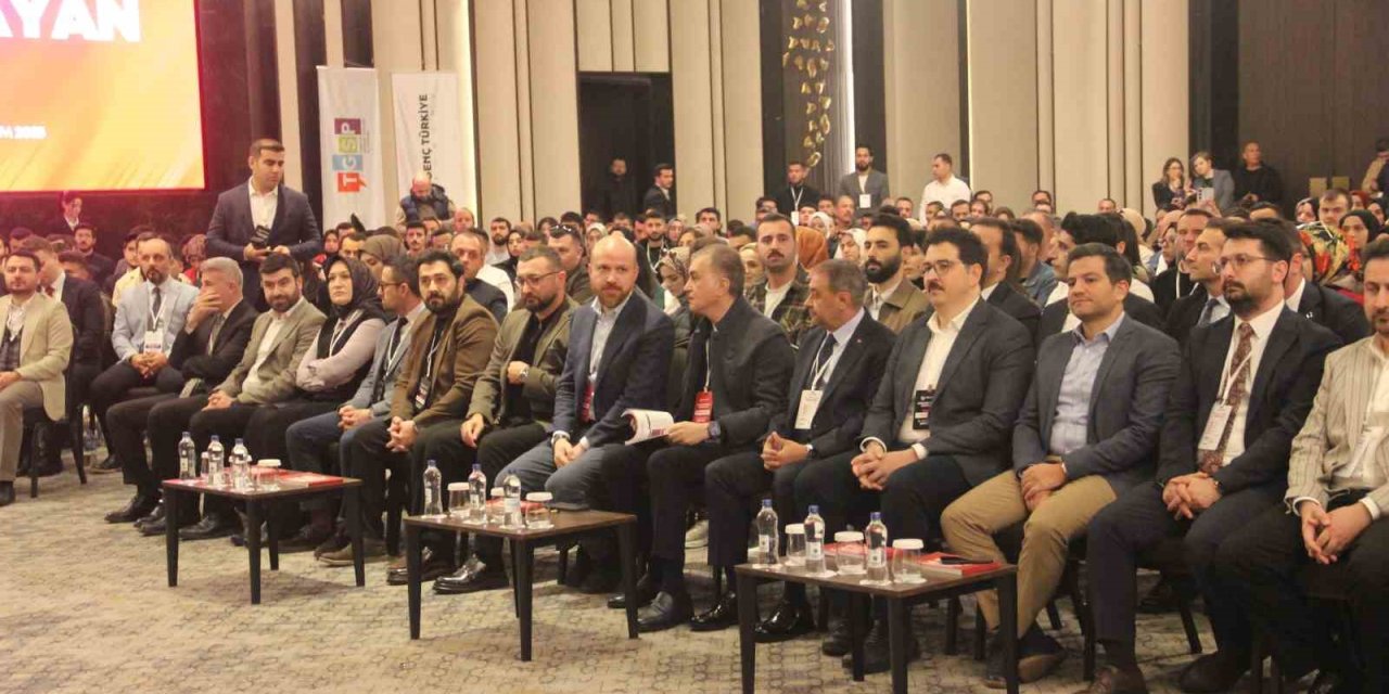 AK Parti Sözcüsü Ömer Çelik ve Bilal Erdoğan Şanlıurfa’da gençlerle bir araya geldi