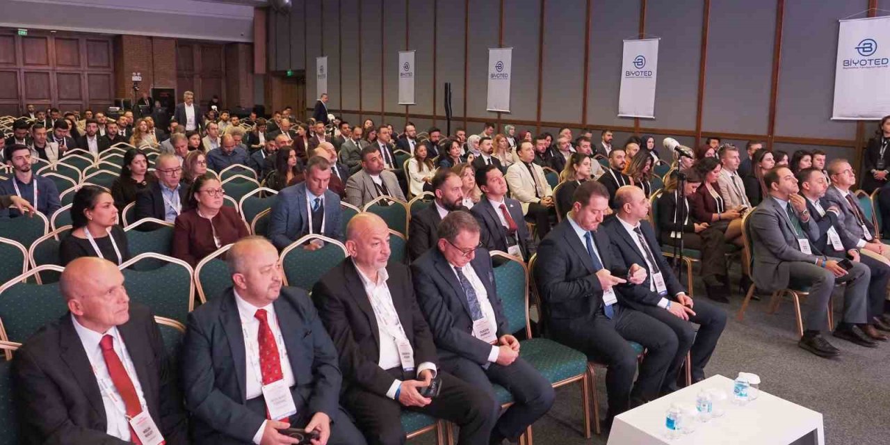 Biyomedikal sektörü Rektör Hacımüftüoğlu başkanlığında bir araya geldi