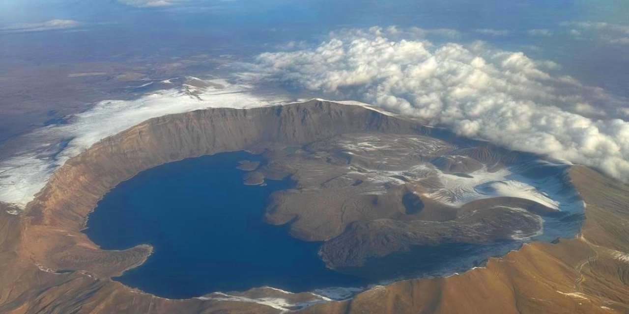 Dünyanın ikinci büyük krateri havadan böyle görüntülendi