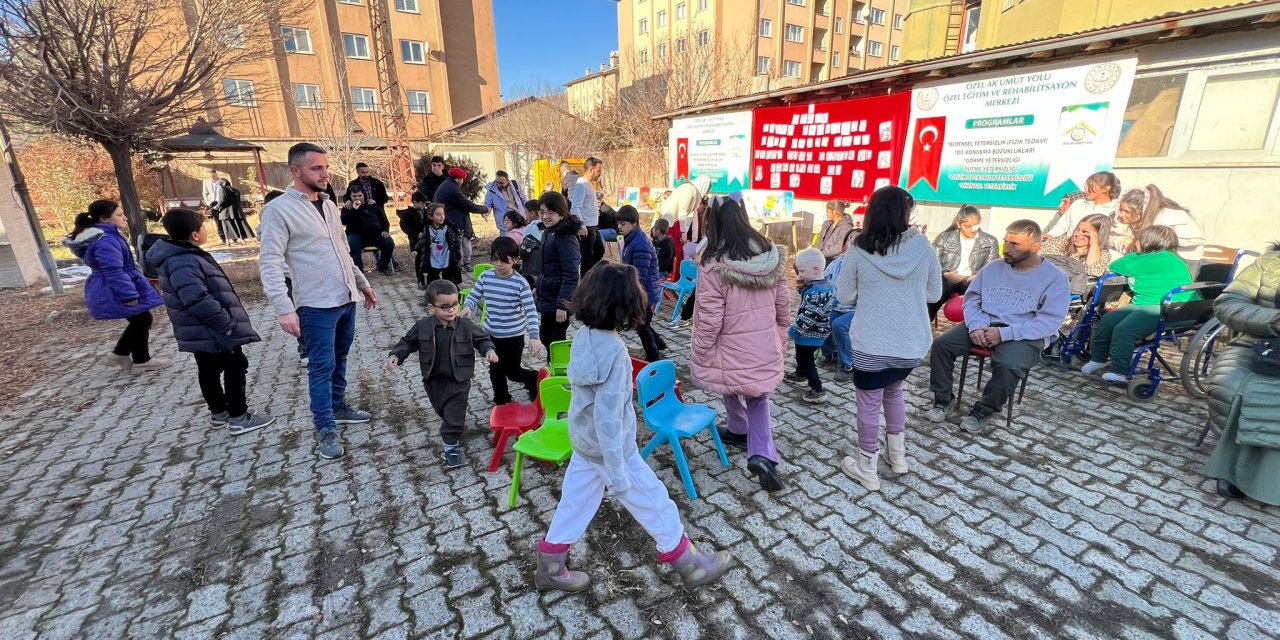 Yüksekova’da 3 Aralık Dünya Engelliler Günü renkli etkinlikle kutlandı