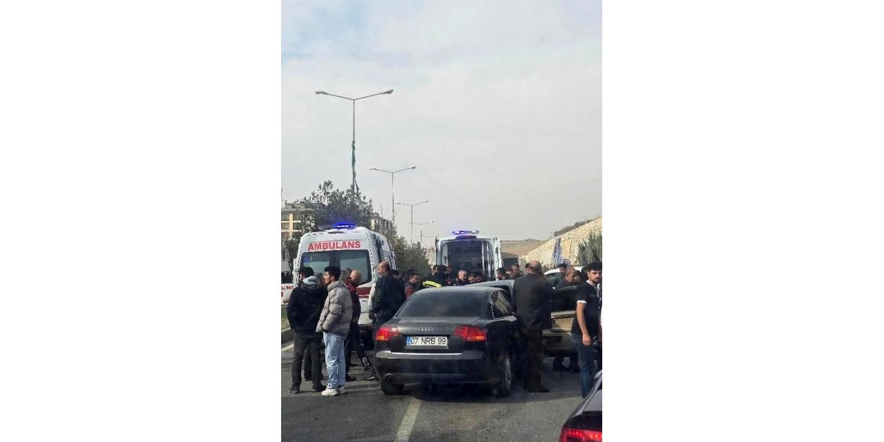 Diyarbakır’da otomobiller çarpıştı: 4 kişi yaralandı