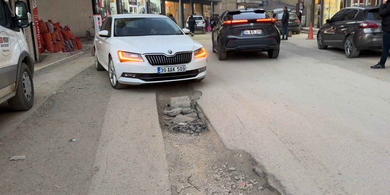 Yüksekova’da yollar doğal gaz için kazıldı ama onarılmadı