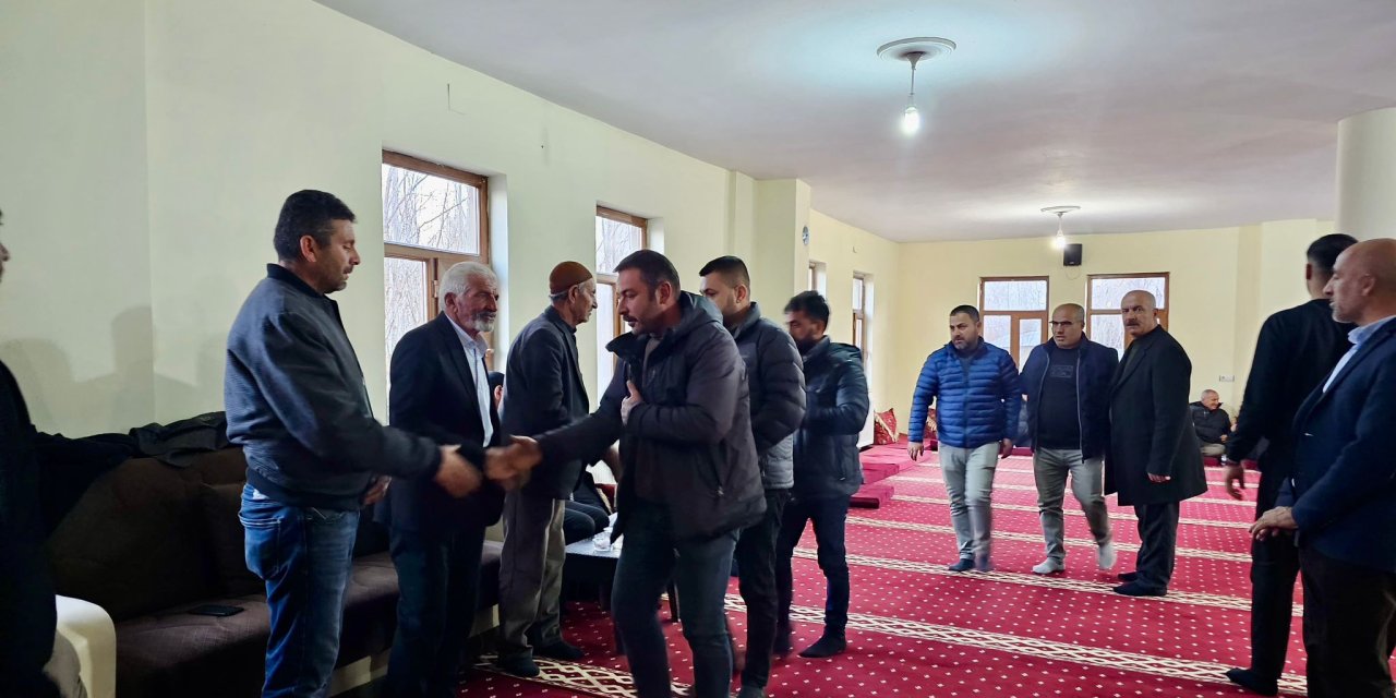 Trafik kazasında hayatını kaybeden gençler için Yüksekova’da taziye sürüyor