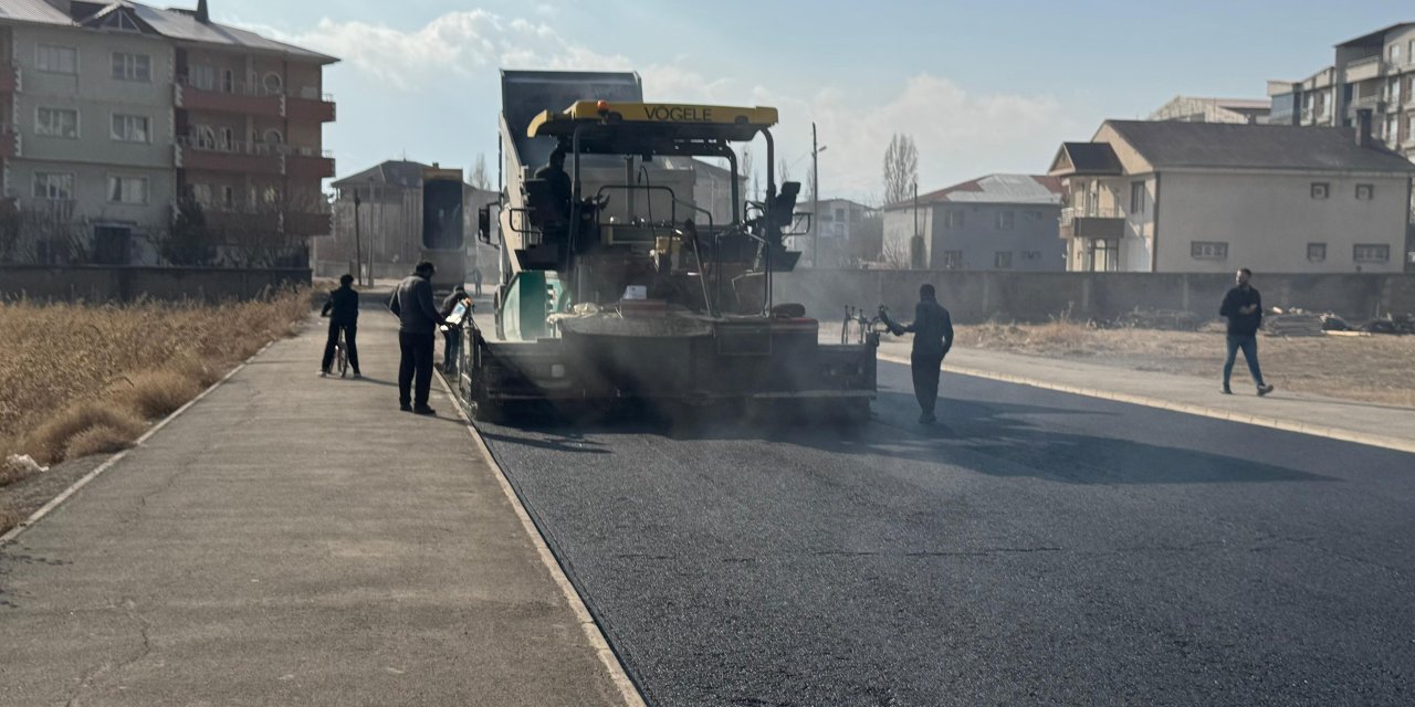Yüksekova’da altyapı çalışmaları sonrası bozulan yollar yenileniyor