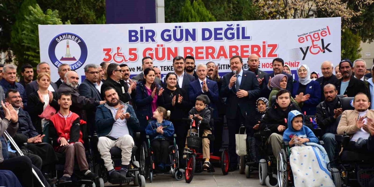 Şahinbey Belediyesi’nden 177 engelliye akülü ve manuel tekerlekli sandalye hediyesi